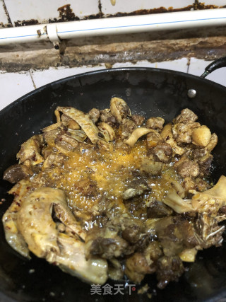 青椒烧鸭的做法步骤：1