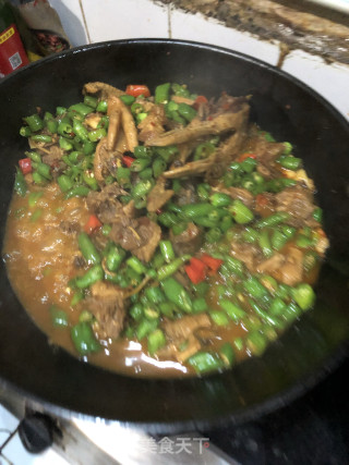 青椒烧鸭的做法步骤：4