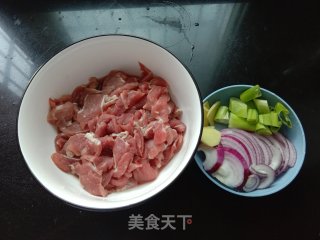 烤猪肉串的做法步骤：1