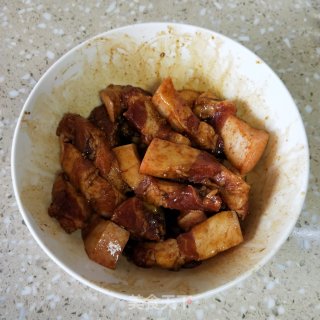 咸肉蛋黄粽的做法步骤：3