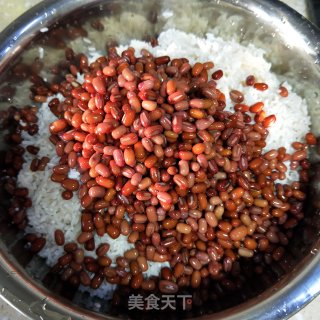 咸肉蛋黄粽的做法步骤：4