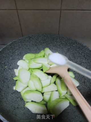 鸡蛋瘦肉丝瓜汤的做法步骤：4