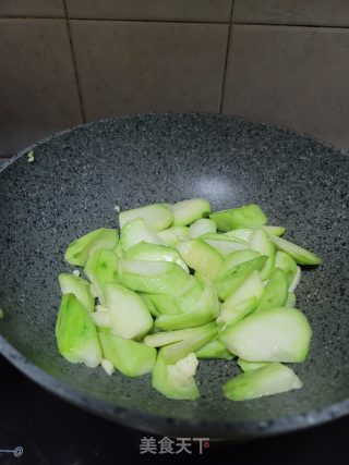 鸡蛋瘦肉丝瓜汤的做法步骤：5
