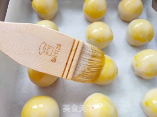 蛋黄酥的做法步骤：9