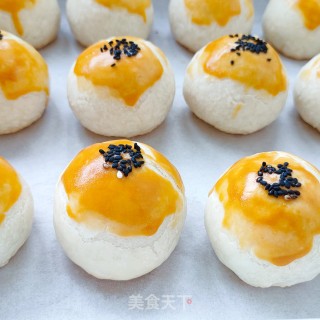 蛋黄酥的做法步骤：13