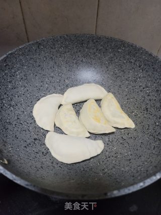 香煎韭菜盒子的做法步骤：9