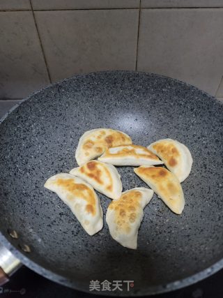 香煎韭菜盒子的做法步骤：10