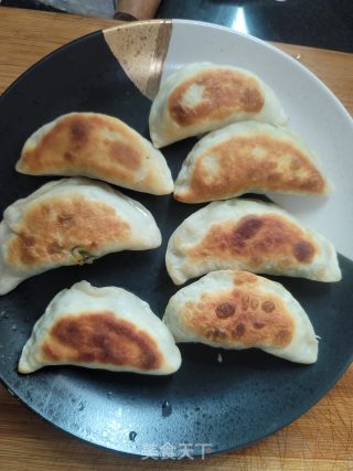 香煎韭菜盒子的做法步骤：11