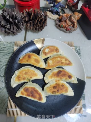 香煎韭菜盒子的做法步骤：13
