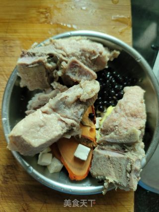 黑豆炖排骨汤的做法步骤：3