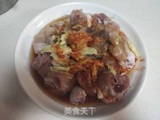 腐乳白菜烧鸡肉的做法步骤：1