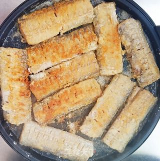浇汁带鱼的做法步骤：7