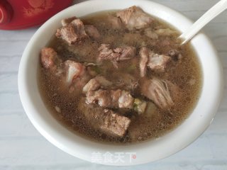 裙带菜排骨汤的做法步骤：1