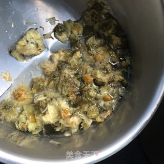 蜂蜜菊花茶的做法步骤：3