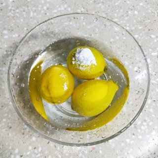 柠檬冰红茶的做法步骤：1