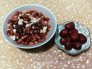 红枣花生扁豆汤的做法步骤：1