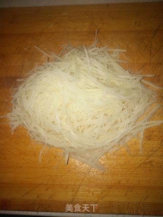 酸辣土豆丝的做法步骤：1