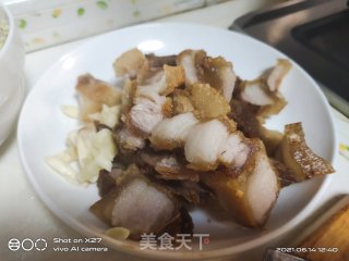 五花肉炒扁豆盖烧饭的做法步骤：1