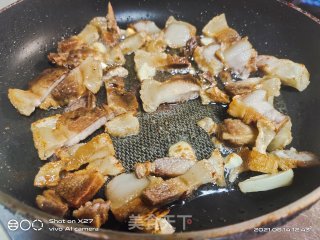 五花肉炒扁豆盖烧饭的做法步骤：3