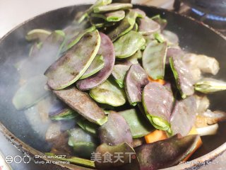 五花肉炒扁豆盖烧饭的做法步骤：4