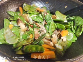 五花肉炒扁豆盖烧饭的做法步骤：5