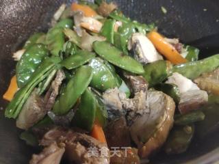 五花肉炒扁豆盖烧饭的做法步骤：6