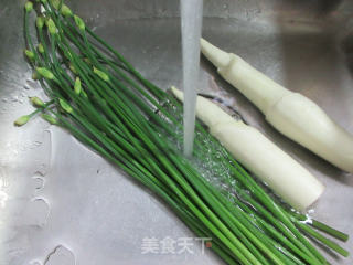 韭菜花蛏子炒茭白的做法步骤：3