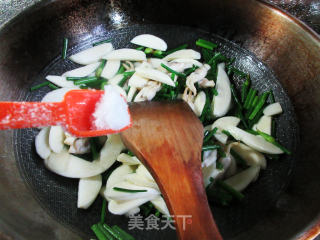 韭菜花蛏子炒茭白的做法步骤：7