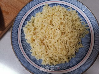 炒方便面的做法步骤：1