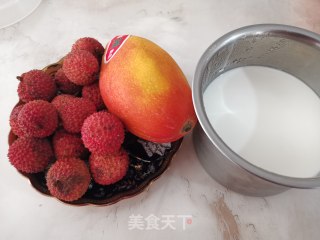 爆浆荔枝奶冻的做法步骤：1