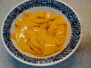 南瓜生吃，酸甜开胃解馋～百香果拌南瓜的做法步骤：3