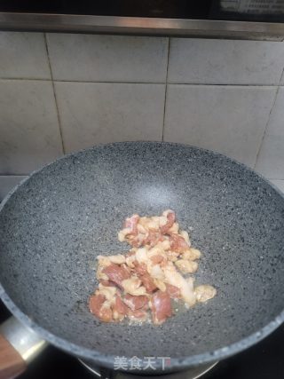 洋葱芹菜炒猪肉的做法步骤：4