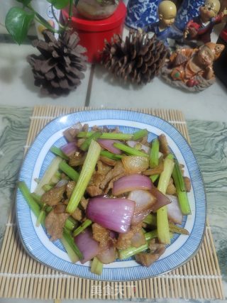 洋葱芹菜炒猪肉的做法步骤：10