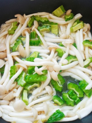 海鲜菇豆腐汆丸子的做法步骤：10