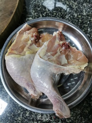 嫩滑鸡丁的做法步骤：1