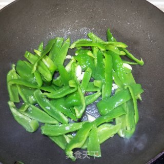 牛肉炒青椒的做法步骤：6