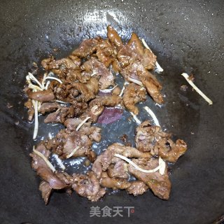 牛肉炒青椒的做法步骤：9