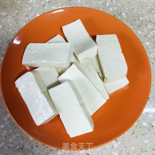 芹菜炒豆腐的做法步骤：1