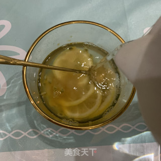 百香果柠檬蜂蜜水的做法步骤：5