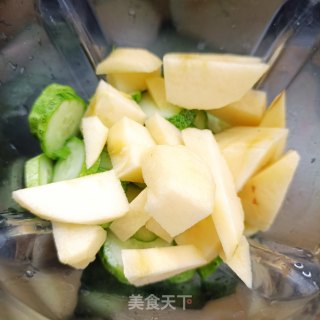 “清凉饮品”芹菜黄瓜汁的做法步骤：4