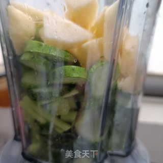 “清凉饮品”芹菜黄瓜汁的做法步骤：5