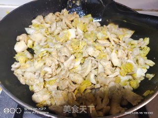 白菜炒鸡肉的做法步骤：4