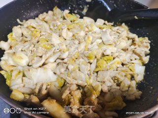 白菜炒鸡肉的做法步骤：6