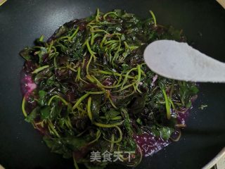 蒜蓉红苋菜的做法步骤：4