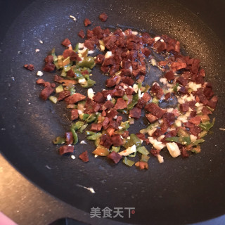 腊肠蛋炒饭的做法步骤：6