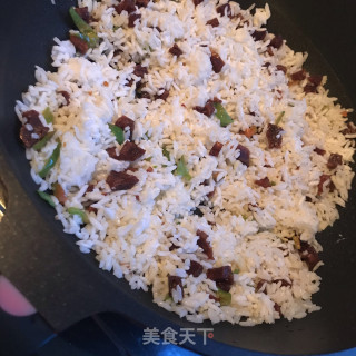 腊肠蛋炒饭的做法步骤：7
