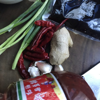 麻辣牛肉卷炖菜的做法步骤：1