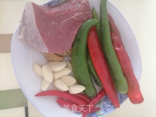 双椒炒牛肉的做法步骤：1
