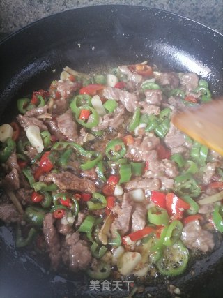双椒炒牛肉的做法步骤：6