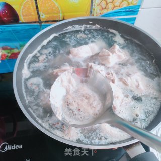 红烧龙骨的做法步骤：2
